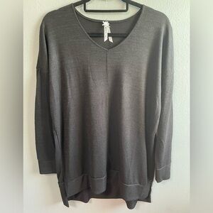 NWT JO&CO black v-neck long sleeves thin sweater. Size Medium.